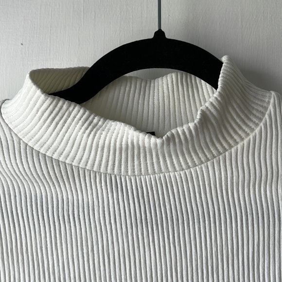 Forever 21 thick low turtle neck top (Size Medium) - Picture 3 of 4